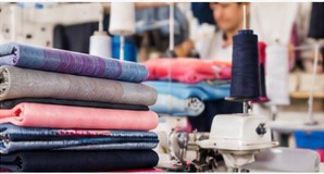 Tekstil kumaşları ve dikiş makinesi